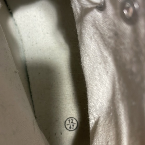 Sneakers - Picture 5 of 5